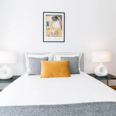 Premium Flat In Upscale Area, Balcony, Parking Lejlighed *