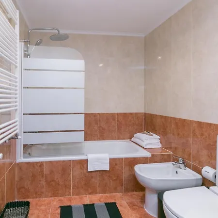 Apartment Premium Flat In Upscale Area, Balcony, Parking Lisbon