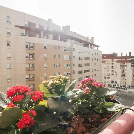 Apartment Premium Flat In Upscale Area, Balcony, Parking Lissabon