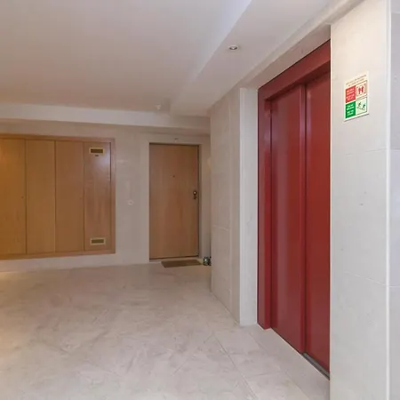 Apartment Premium Flat In Upscale Area, Balcony, Parking