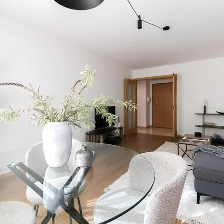 Premium Flat In Upscale Area, Balcony, Parking * Lissabon