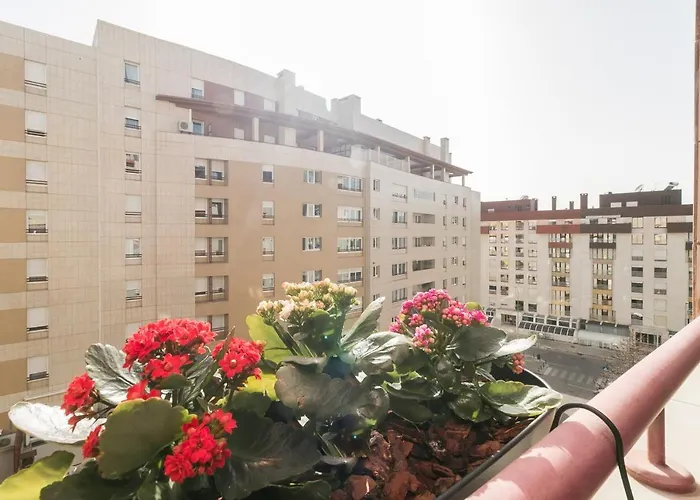 Apartment Premium Flat In Upscale Area, Balcony, Parking Lisbon